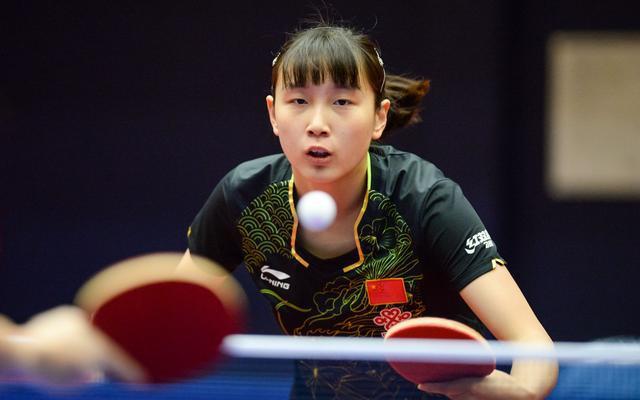 对手防线的 对手防线的